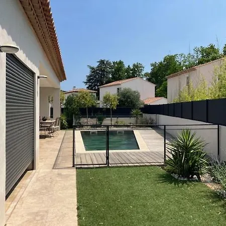 D Exception Avec Piscine La Crau 8 Personnes Hye100-025 * Hyères