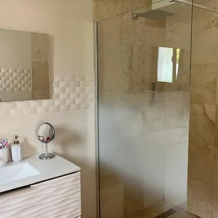 D Exception Avec Piscine La Crau 8 Personnes Hye100-025 * Hyères