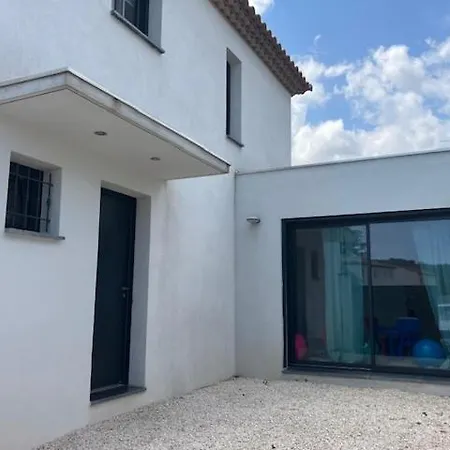 Villa D Exception Avec Piscine La Crau 8 Personnes Hye100-025 Hyères