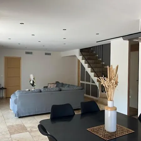 D Exception Avec Piscine La Crau 8 Personnes Hye100-025 Villa Hyères