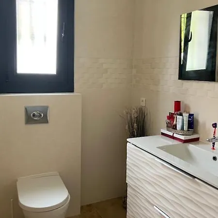 Villa D Exception Avec Piscine La Crau 8 Personnes Hye100-025 Hyères